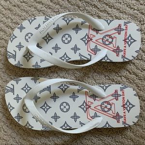 Louis Vuitton men’s flip flops white US size 8